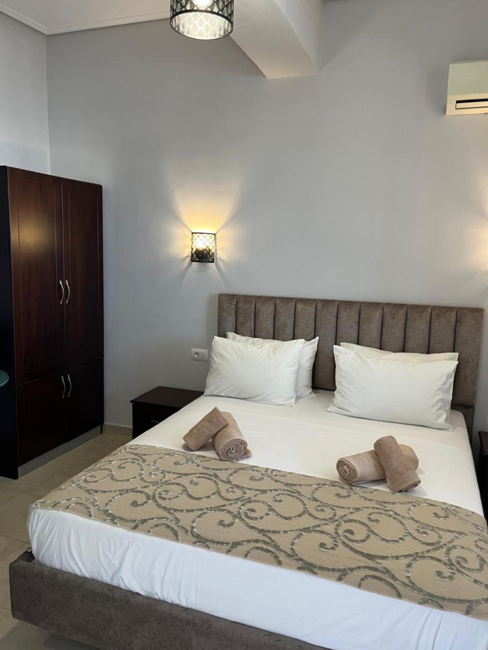 Bluemoon Suites Sarandë Exterior foto