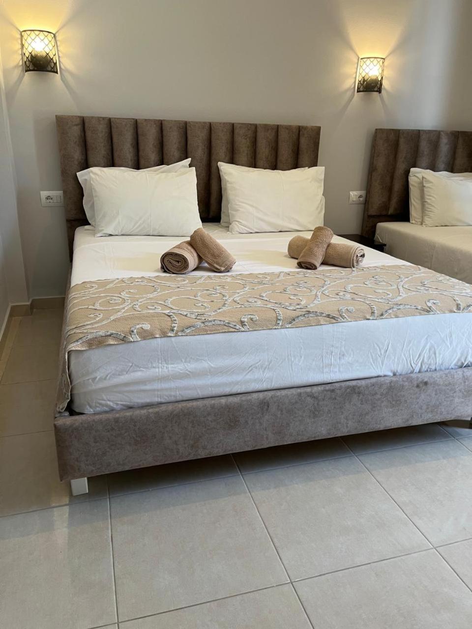Bluemoon Suites Sarandë Exterior foto